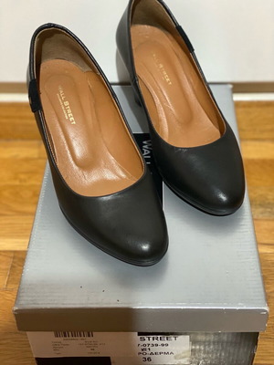 Wall Street black leather pumps size 36 like new