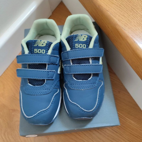 New Balance boy sneakers size 26 like new, blue and green