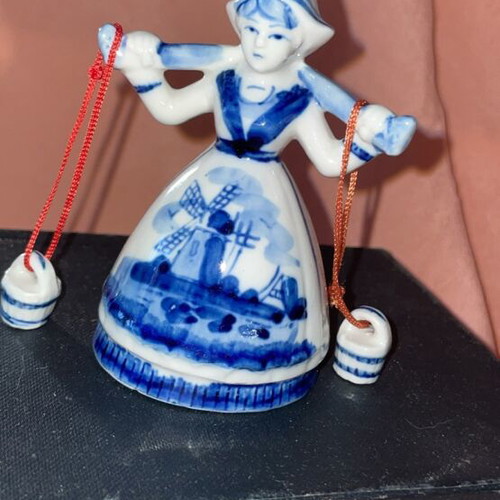 Delft Porcelain Dutch Girl Figurine Like New
