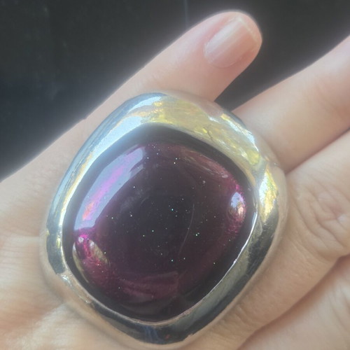 Women's ring with large smooth purple cabochon stone like new