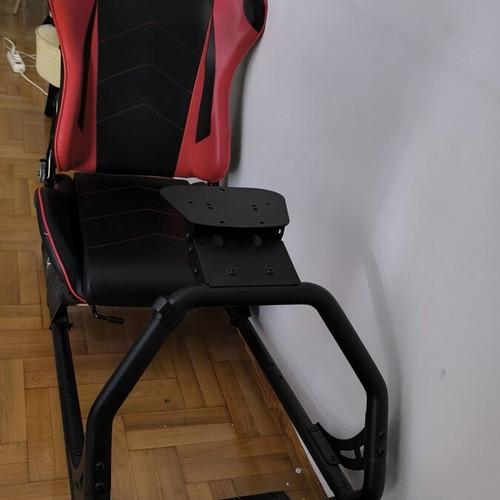 WhiteShark Racing Sim Rig with Bucket Seat and Adjustable Mounts