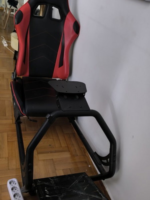 WhiteShark Racing Sim Rig with Bucket Seat and Adjustable Mounts
