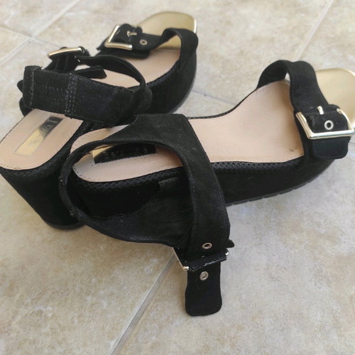 Platform sandals shoes used, black with gold details