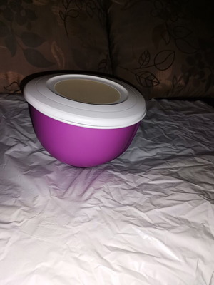 Tupperware bowl 1.5 liters with reinforced walls, new