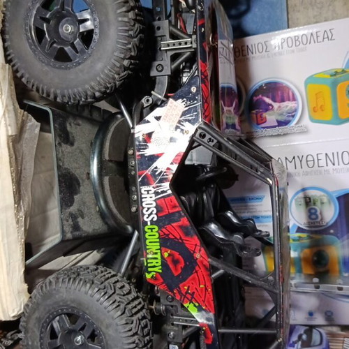 Crawler remote control used, waterproof with many extras