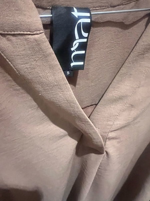 Mat μπλούζα plus size like new, σοκολατί κρεπ ύφασμα