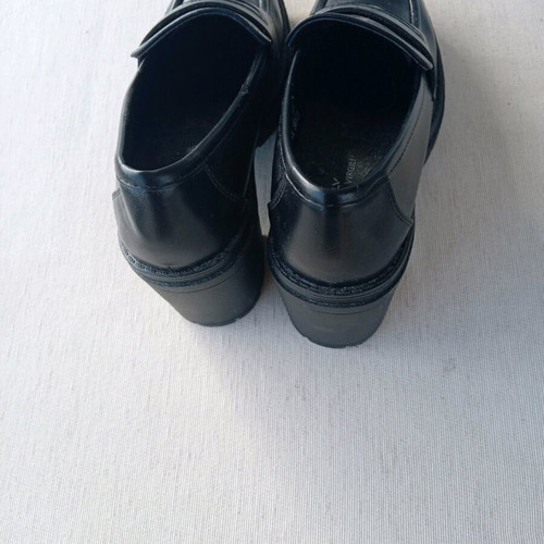 A To Z Greek loafers black like new, size 36