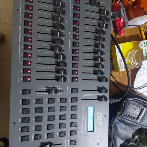 Κονσόλα φωτισμού DMX Model Com 2 μεταχειρισμένη, 512 κανάλια, 1400 προγράμματα