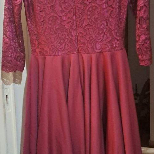 Numoco burgundy dress size M new with lace and asymmetrical skirt