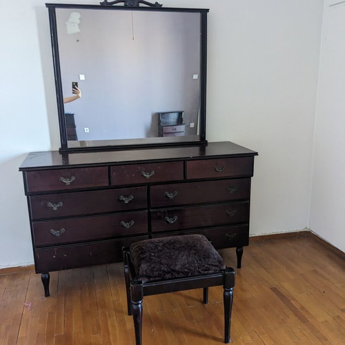 Bedroom vanity set with mirror and stool like new, solid wood