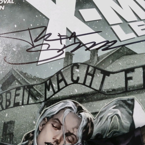 X-men Legacy #249 like new with Rafa Sandoval signature