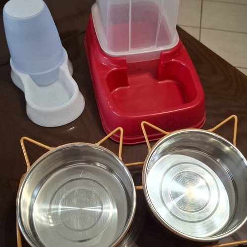Water and food containers for cats used, full set