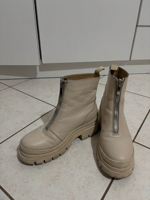 Leather beige ankle boots used, size 37, suitable for snow