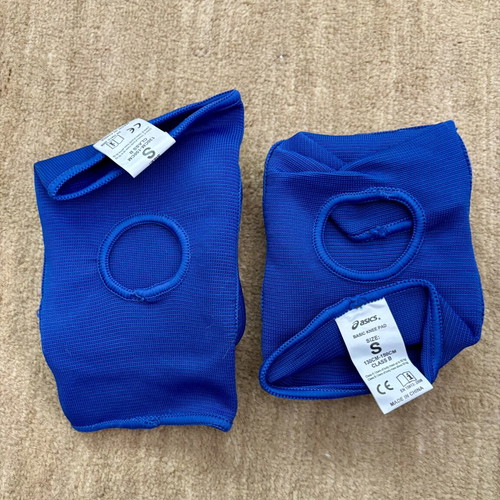 Asics Basic Knee Pad used, size S, blue