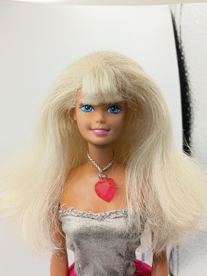 Barbie Sweetheart 1997 vintage doll Mattel like new