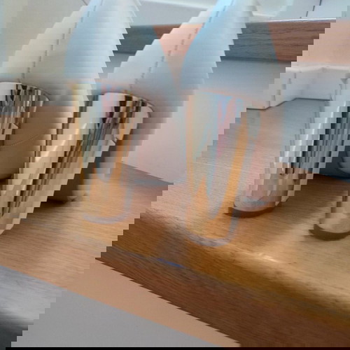 Γόβες λευκές 36 με χοντρό μεταλλικό τακούνι σε χρυσή απόχρωση αφόρετες