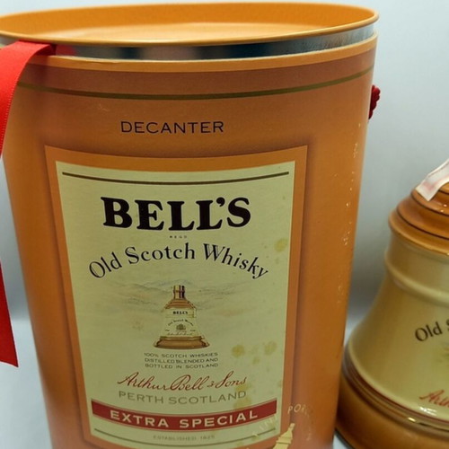 Bell`s Old Scotch Whisky porcelain sealed 75cl 43% Vol