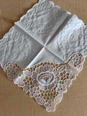 Square napkins like new with cutout design