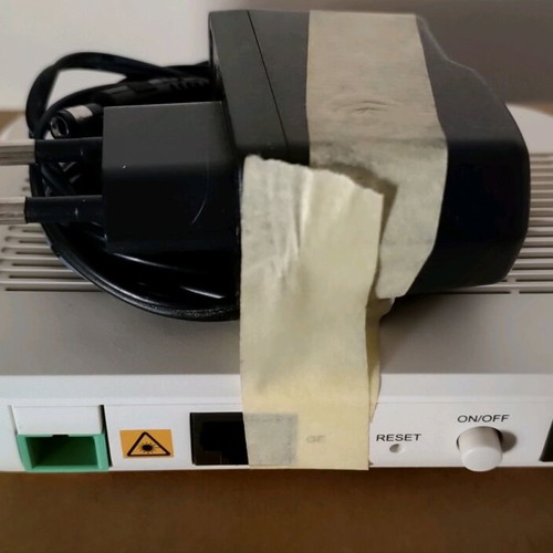 Router for fiber optic use like new, dual band, complete with cables