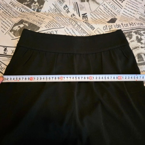 Mini black skirt like new, crepe fabric, size L 40 12