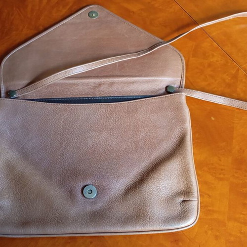 Leather envelope shoulder bag, camel color, medium size