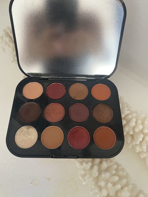 Mac eyeshadow palette like new, nude and warm shades