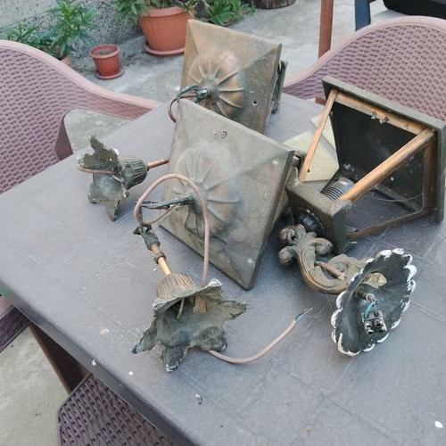 Set of 3 vintage outdoor lanterns with antique design