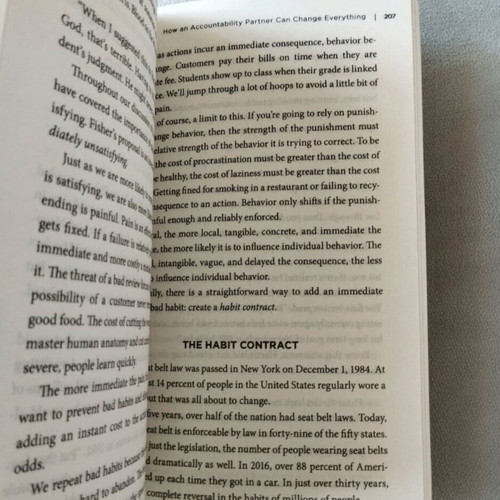 Atomic Habits book by James Clear, English