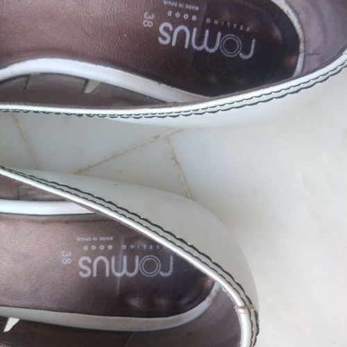 Low-heeled shoes used, size 38, white