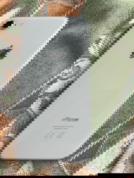 Πωλείται iPhone 8 - Κακή μπαταρία και ήχος, για επισκευή ή ανταλλακτικά