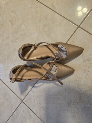 Pumps with thick heel like new, gold, size 39
