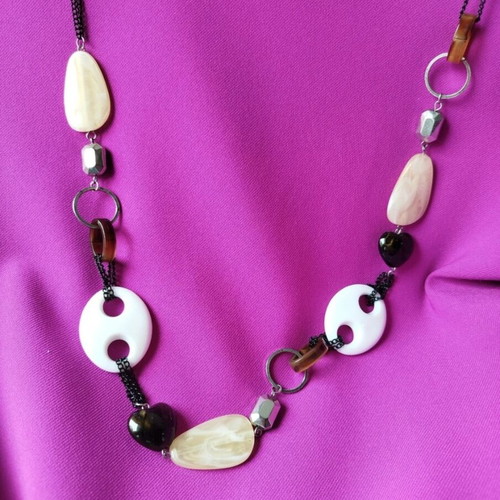 Necklace with large beads in white, beige and brown, like new