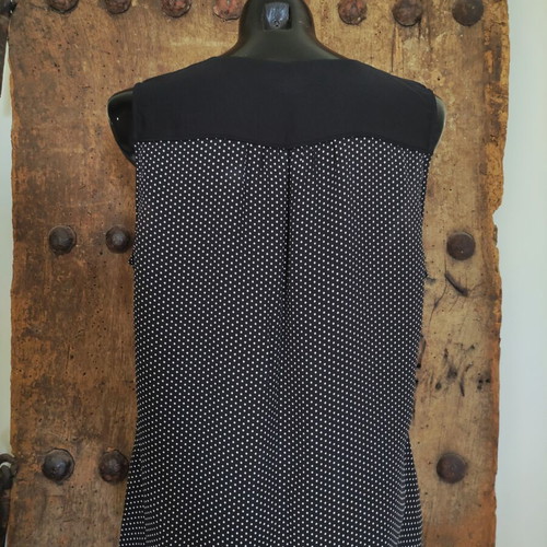 Sleeveless Polka Dot Blouse V-Neck casual chic top large, like new