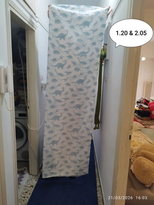 Children's curtain, like new