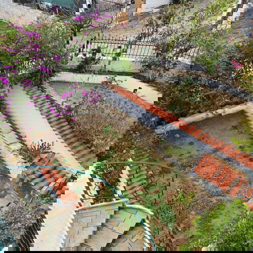 Επιπλωμένο διαμέρισμα 2ου ορόφου σε μονοκατοικία 100τμ στην Αρτέμιδα με θέα θάλασσα