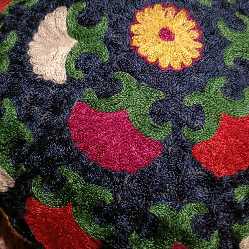 Pillow very old with embroidery diameter 40cm