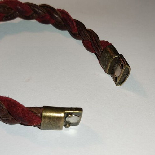 Massimo Dutti leather bracelet like new with magnetic clasp multicolor
