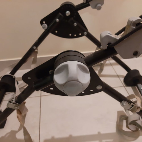 Bike rack for 2 bicycles used, regulator broken, straps need replacement