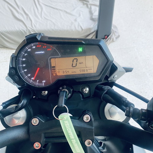 Benelli BN 125 naked bike, grey/black with yellow accents