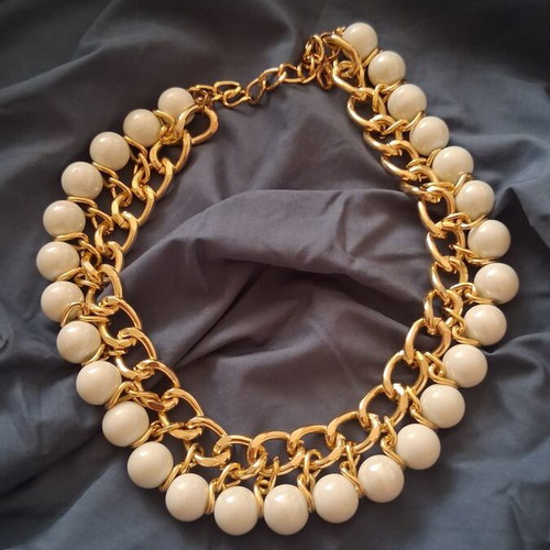 Gold chain necklace with beige faux pearls