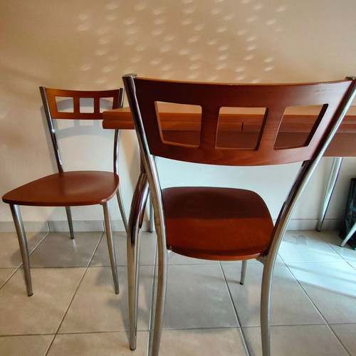 Kitchen table with 4 chairs like new, ergonomic