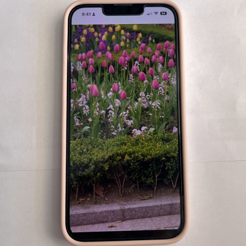 iPhone 13 128GB άσπρο σαν καινούργιο με 4 θήκες προστασίας