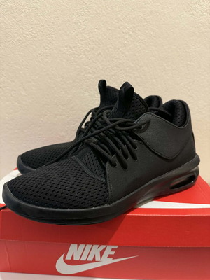 Jordan sneakers like new, size 43, black