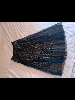 Skirt leopard print with black tulle like new, high waist elastic
