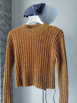 Forever 21 soft warm sweater size M, brown