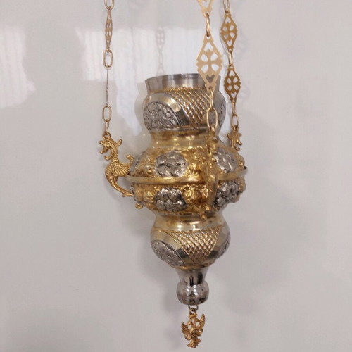 Bronze lamp used like new with beautiful designs and 70 cm chain