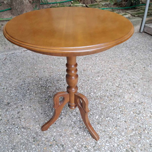 Solid wood round coffee table like new