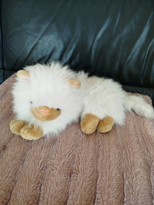Plush cat like new