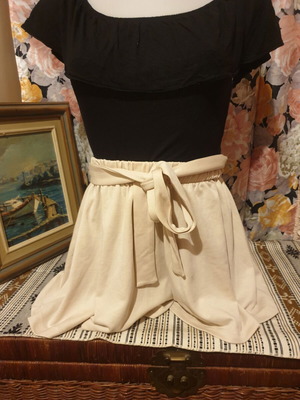 Bershka shorts beige size XS like new