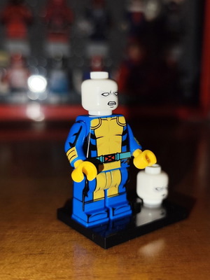 Morph X-Men suit φιγούρα σαν καινούργιο με βάση και δεύτερο κεφάλι